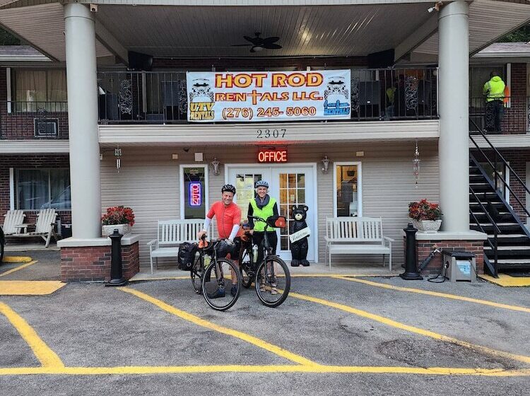 Gateway To The Breaks Motel