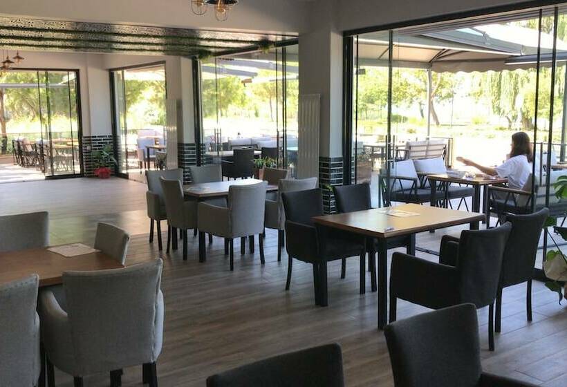 مسافرخانه Anti̇goni̇a Buti̇k Otel