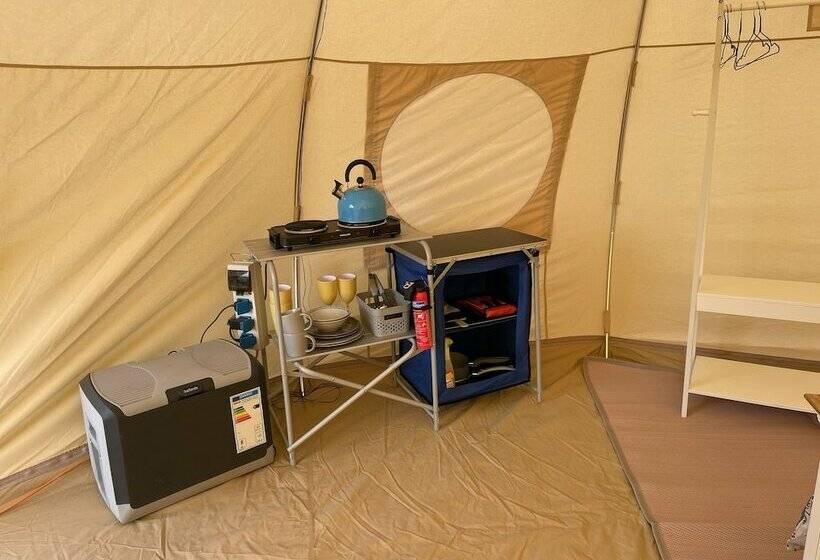 호텔 Impeccable 1 Bed Bell Tent Near Holyhead