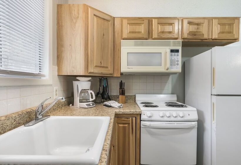 هتل Kimberling Cove C1