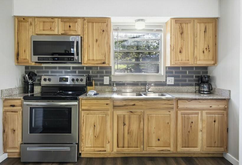 هتل Kimberling Cove H20