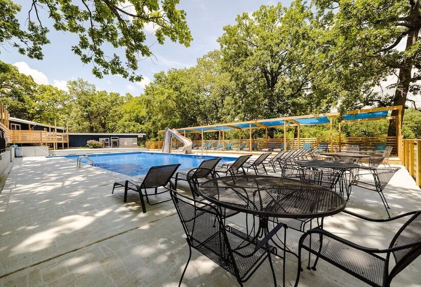 هتل Kimberling Cove M9