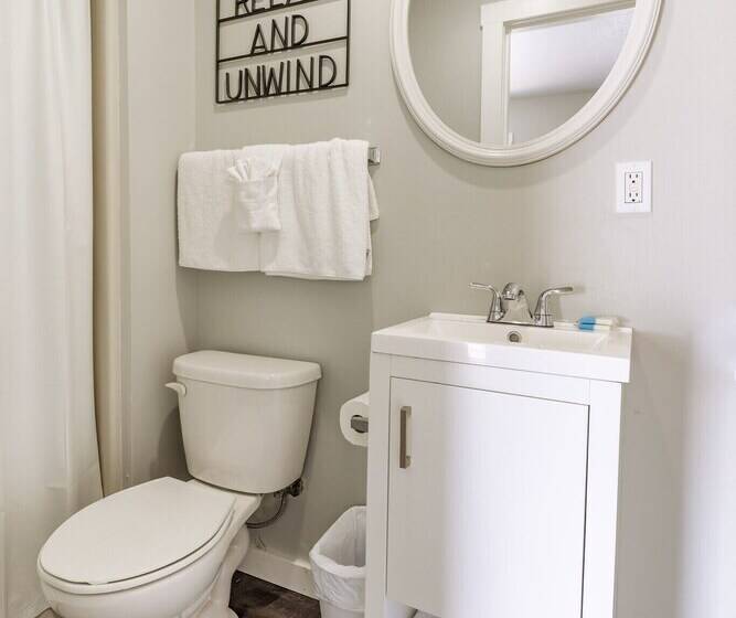 هتل Kimberling Cove M9