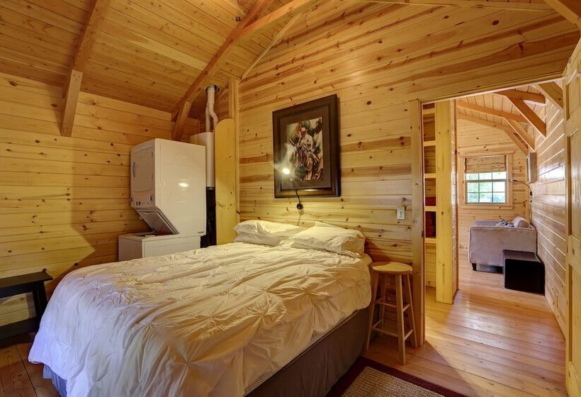 בית מלון כפרי Shire Valley Cabins, Charming Dayton Retreat