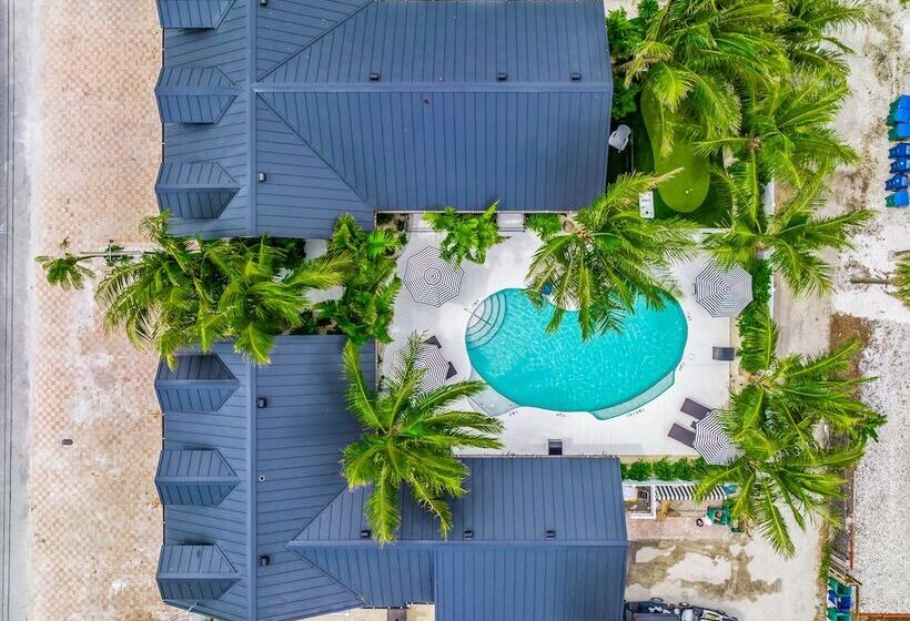 בית מלון כפרי The Retreat At Anna Maria Island Inn