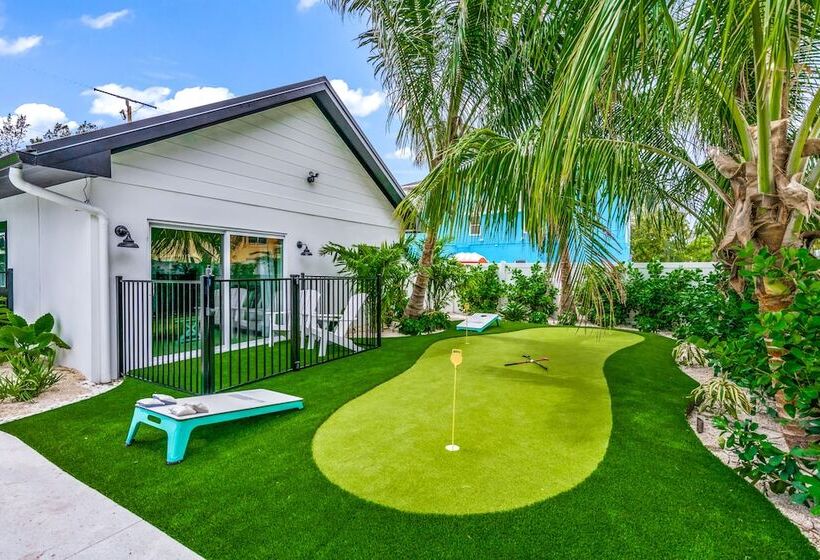 בית מלון כפרי The Retreat At Anna Maria Island Inn