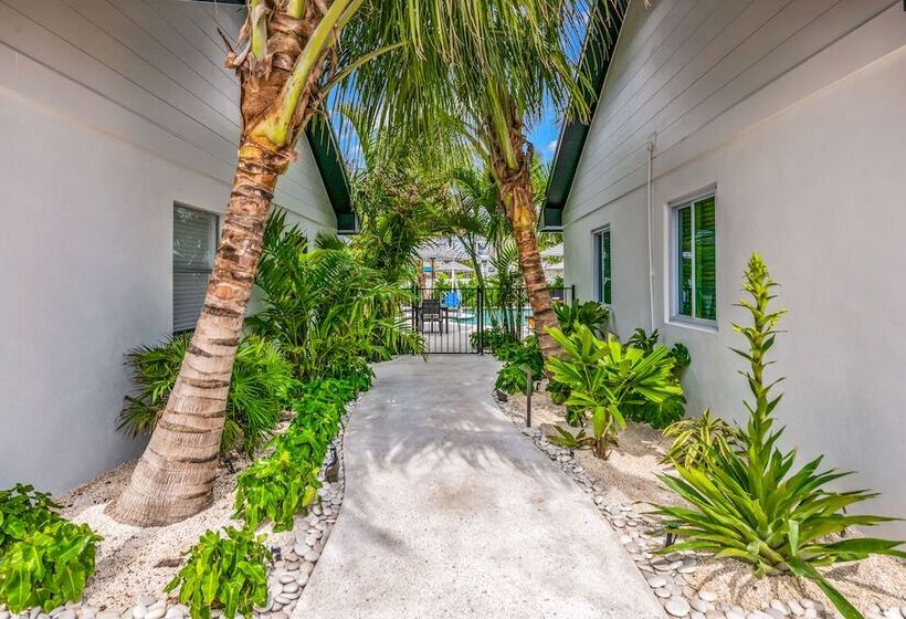 בית מלון כפרי The Retreat At Anna Maria Island Inn