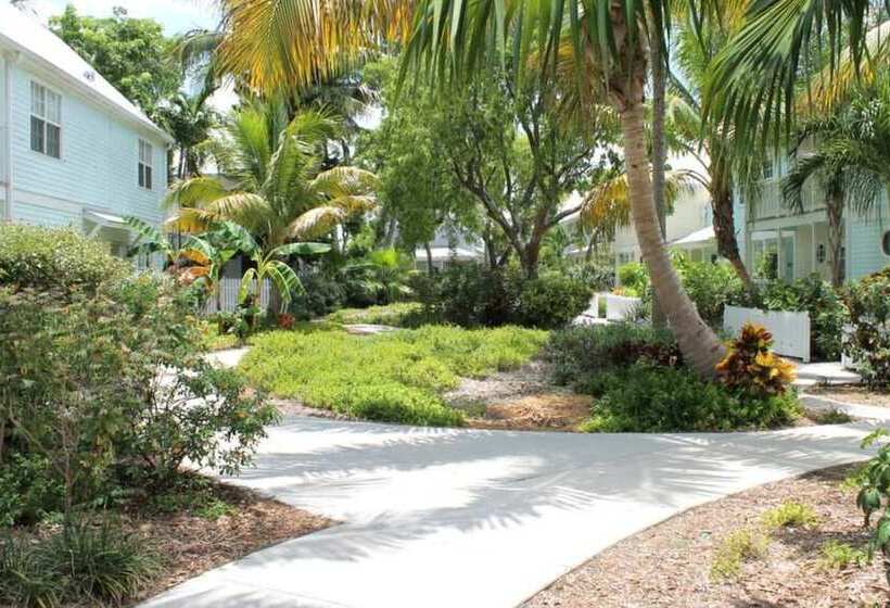Key West Casa By Avantstay Communal Pool Bbq & Patio Near Duval Street Week Long Stays Only