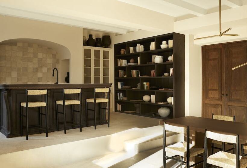 پانسیون The Storyteller Boutique House