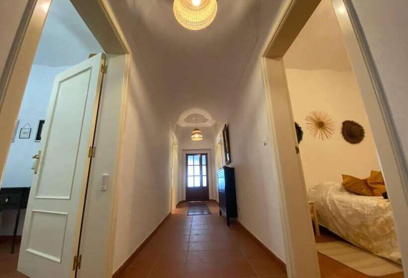 דירת נופש Charming 5 Bed House In Granja
