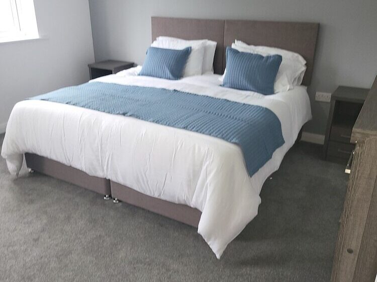 إقامة Immaculate 7 Bed House In Ashton Under Lyne, Ol7