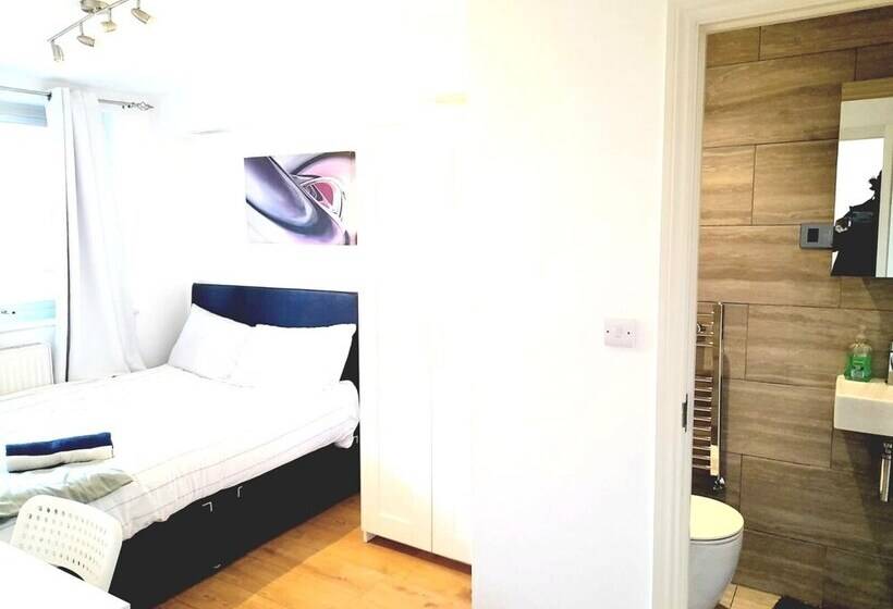 إقامة Lovely And Spacious House In South London