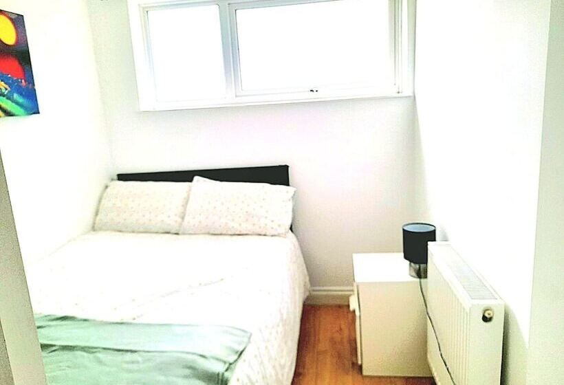 إقامة Lovely And Spacious House In South London