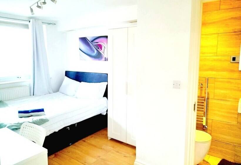 إقامة Lovely And Spacious House In South London