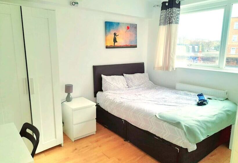 إقامة Lovely And Spacious House In South London