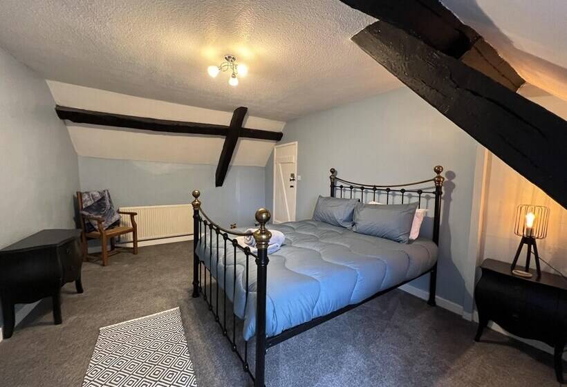 إقامة Traditional 3 Bed Cottage, Log Burner & Sea Views!