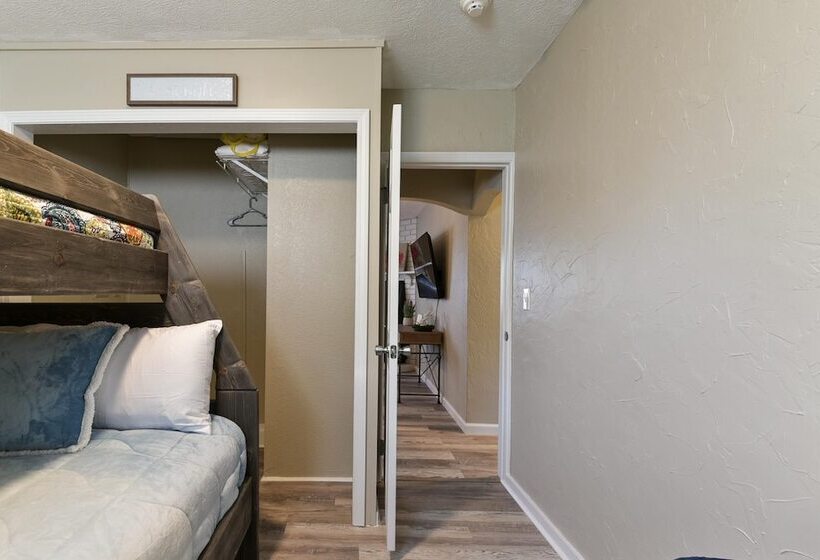 Stay N Play   Downtown Branson   Free Trolley Or Walk To All The Fun!!