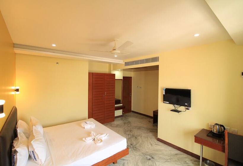 هتل Pondy Southern Residency