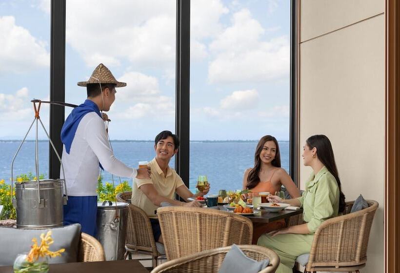 בית מלון כפרי Sheraton Cebu Mactan Resort