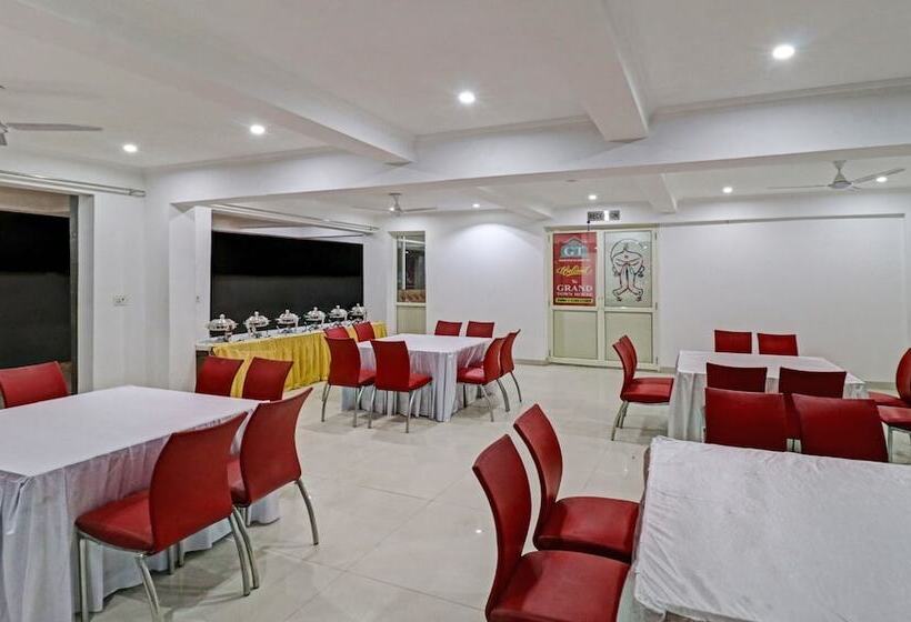 בית מלון כפרי Treebo Grand Town House