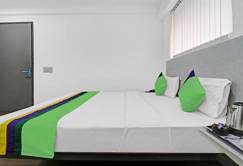 בית מלון כפרי Treebo Grand Town House