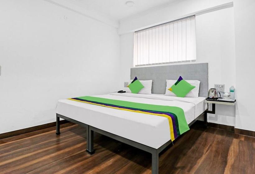 בית מלון כפרי Treebo Grand Town House