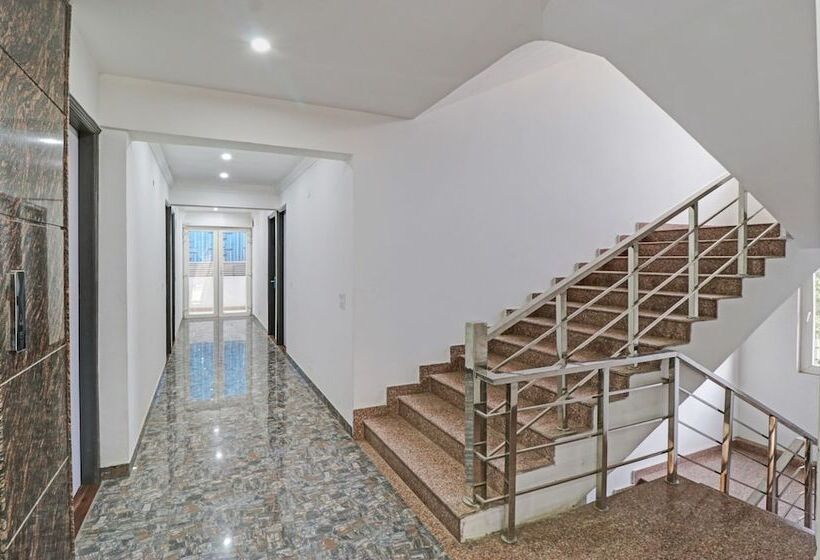 בית מלון כפרי Treebo Grand Town House