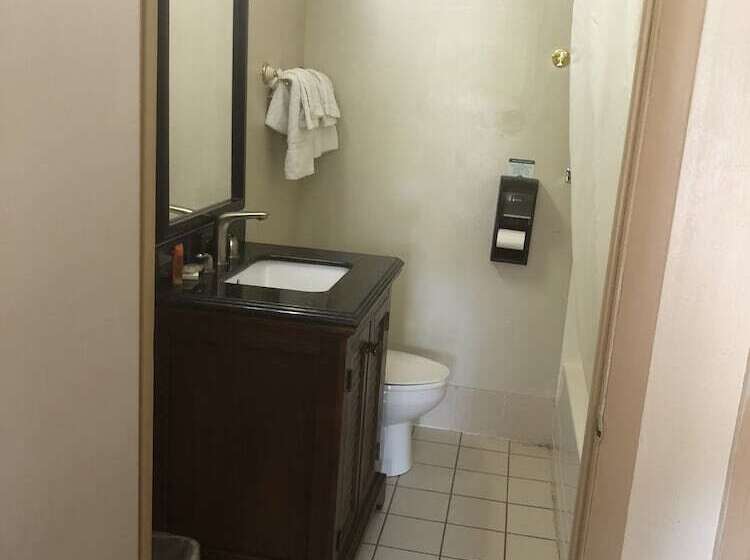 مُتل Rodeway Inn