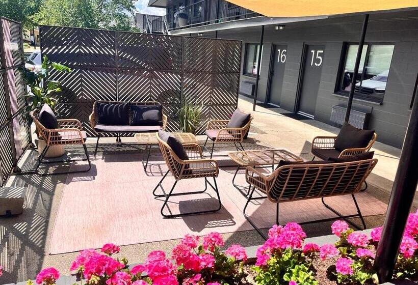 فندق على الطريق Cashmere Inn