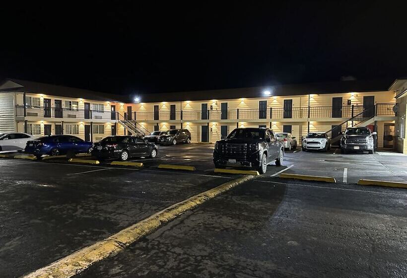 فندق على الطريق Quincy Inn And Suites