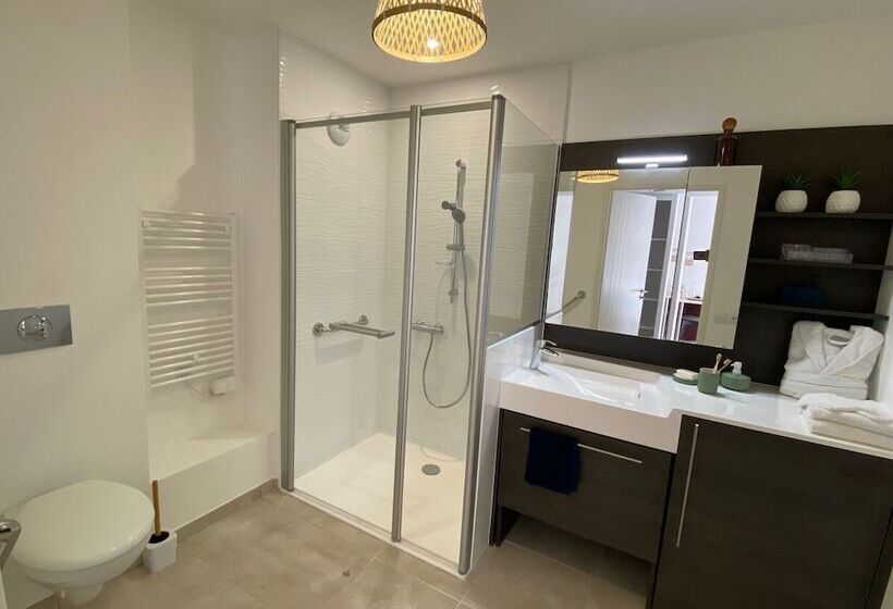 پانسیون Résidence Domitys Regalecia à Uzès