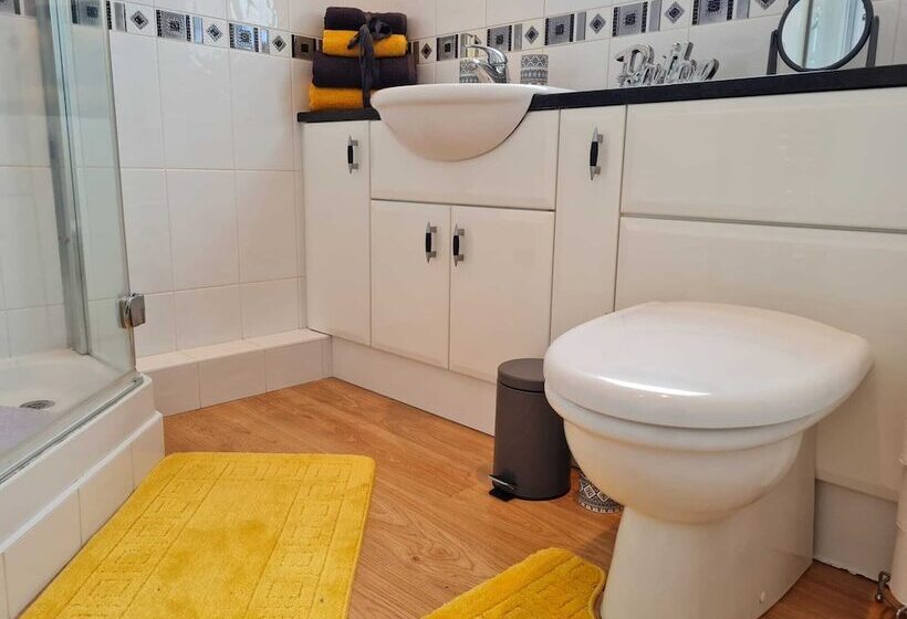 レジデンス Immaculate 3 Bed House With Free Parking In Bolton