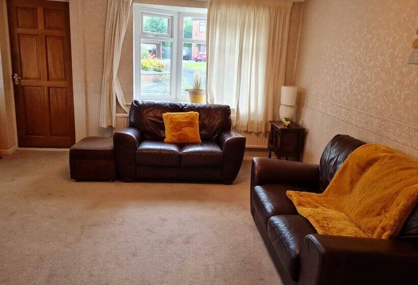 レジデンス Immaculate 3 Bed House With Free Parking In Bolton