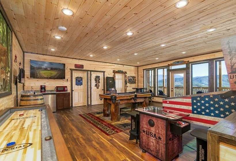 Bear Hugs   5 Bedrooms, 5.5 Baths, Sleeps 20 5 Cabin By Redawning