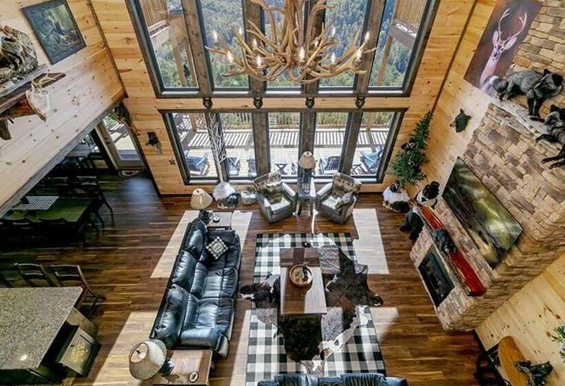 Bear Hugs   5 Bedrooms, 5.5 Baths, Sleeps 20 5 Cabin By Redawning