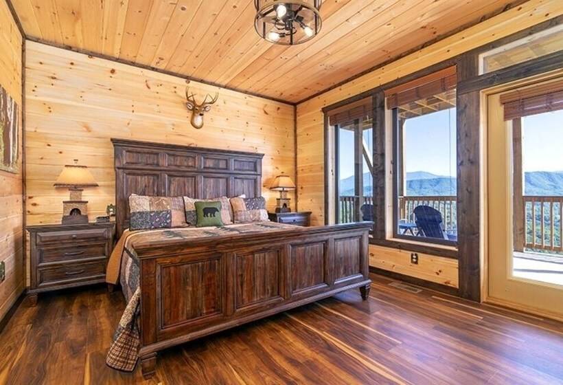 Bear Hugs   5 Bedrooms, 5.5 Baths, Sleeps 20 5 Cabin By Redawning