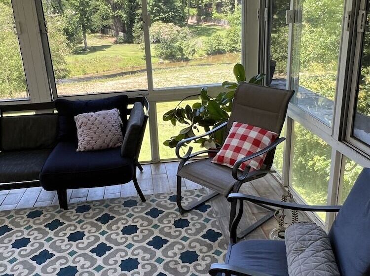 تختخواب و صبحانه Urban Lake House