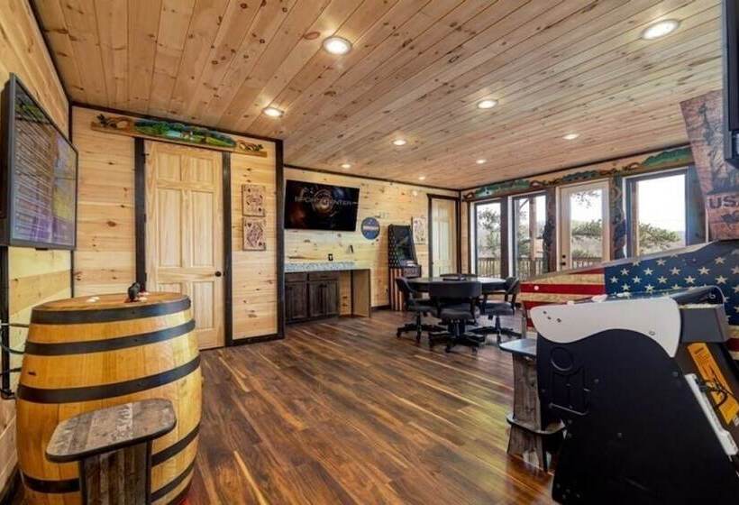 Cabin Fever   2 Bedrooms, 2 Baths, Sleeps 8 2 Cabin By Redawning