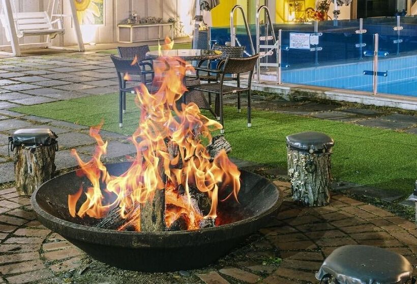 بنسيون Gapyeong Jh Poolvilla & Glamping