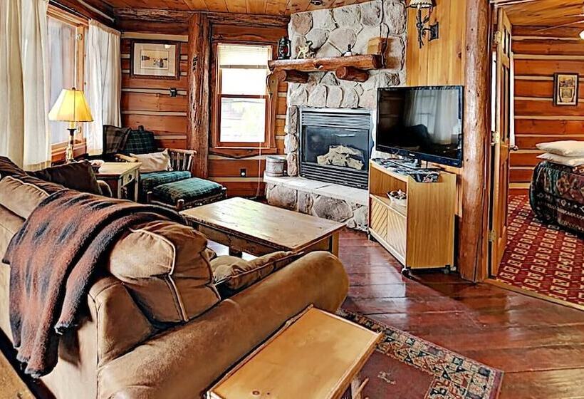 Grand Pines Cabin Number 2