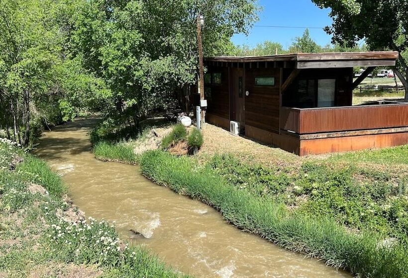 فندق Cedar Creek Lodging & Rv Park