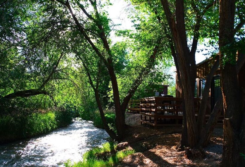 فندق Cedar Creek Lodging & Rv Park