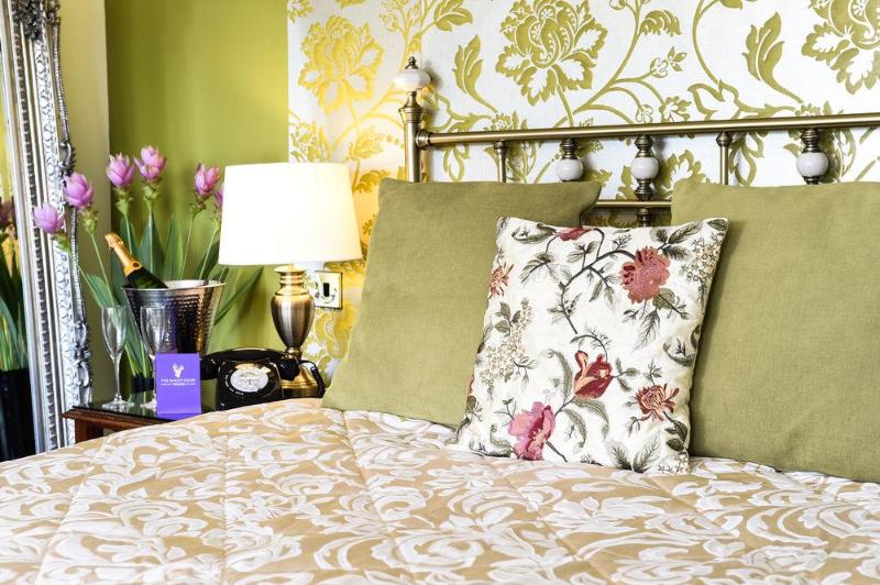 ホテル Oakley Court