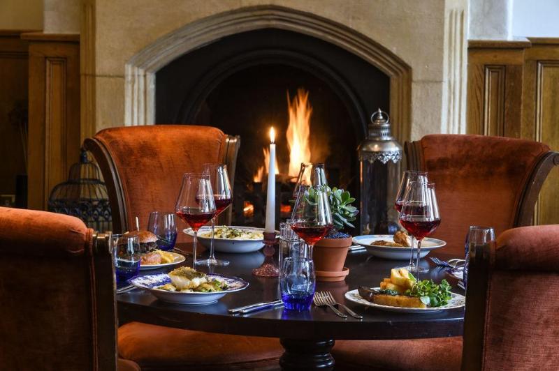 ホテル Oakley Court