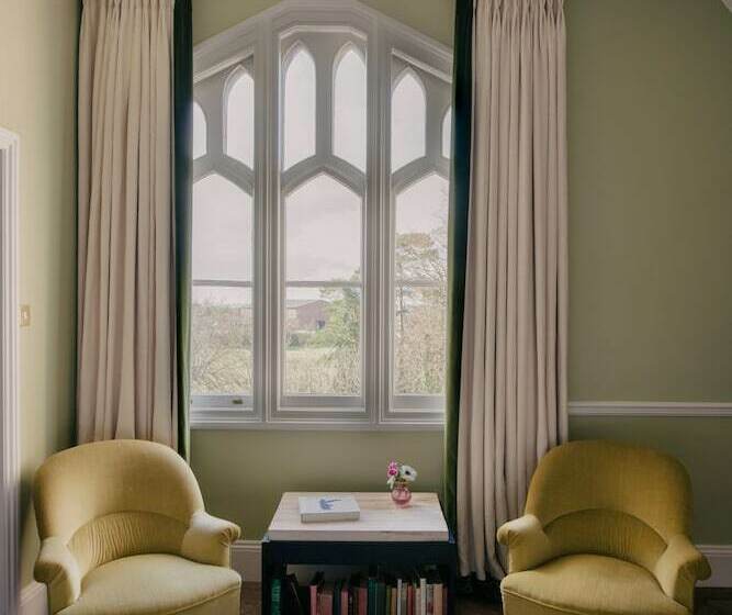 ホテル Oakley Court