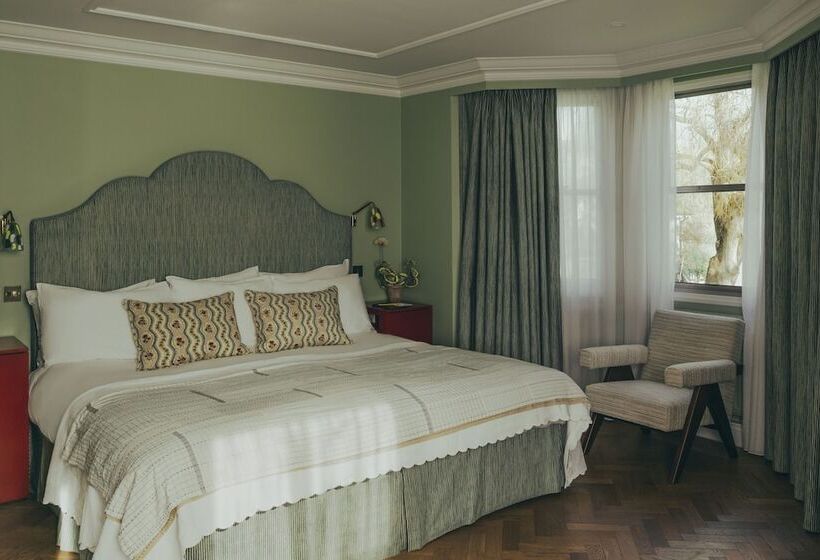 ホテル Oakley Court