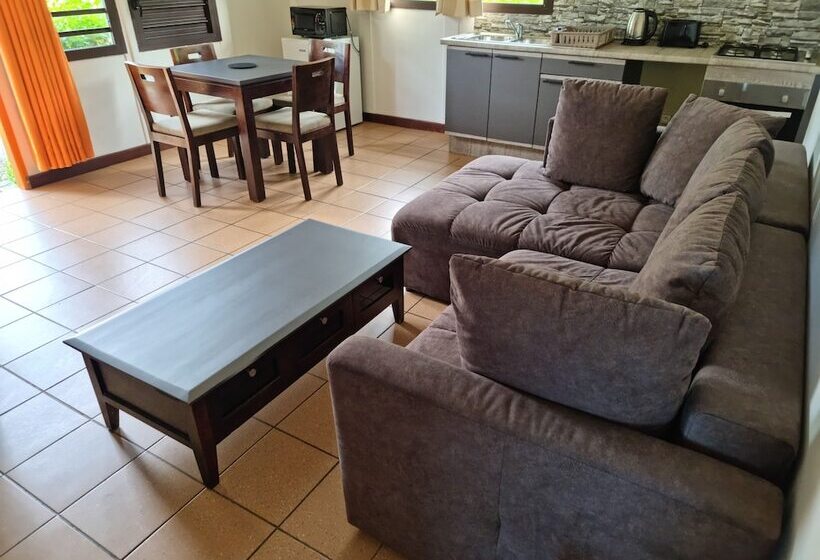 هتل Oasis De Kiamu