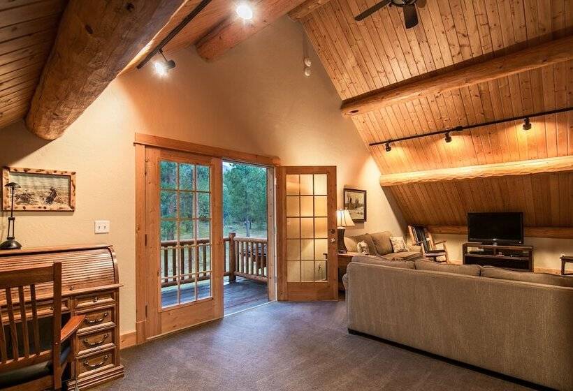 Отель Pineview Lodge