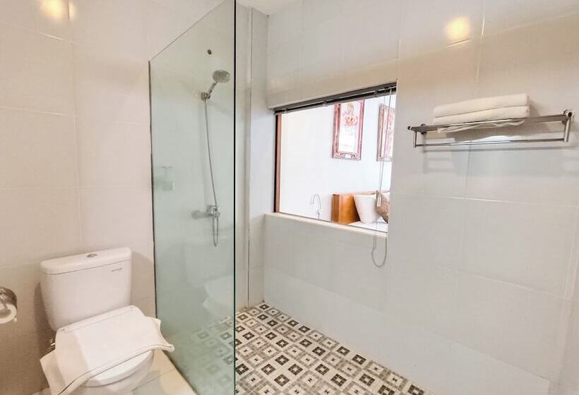 Отель The Tunjung Boutique Resort