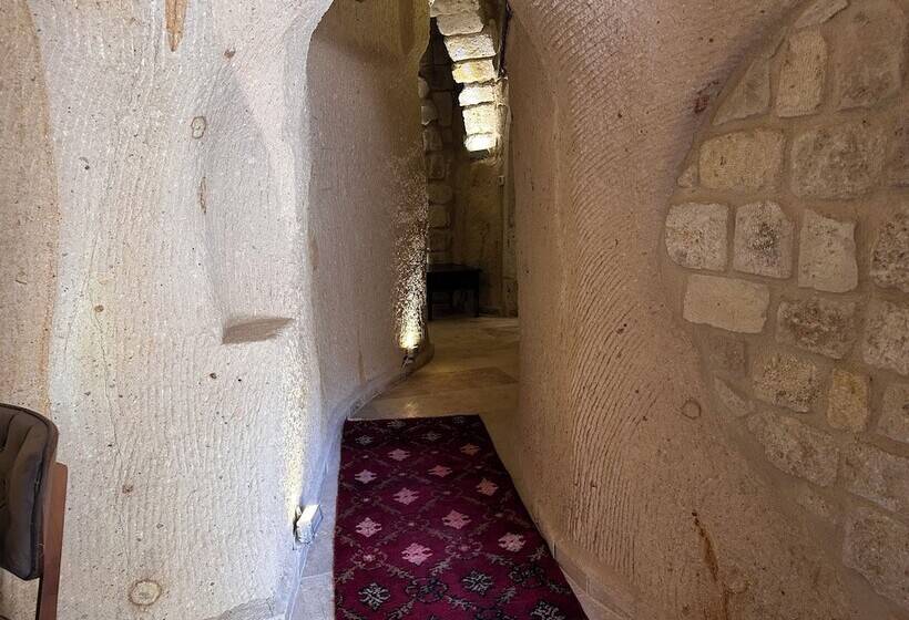 هتل Under Cave